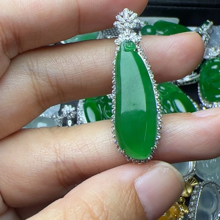 翡翠18K金镶嵌吊坠(不含链)