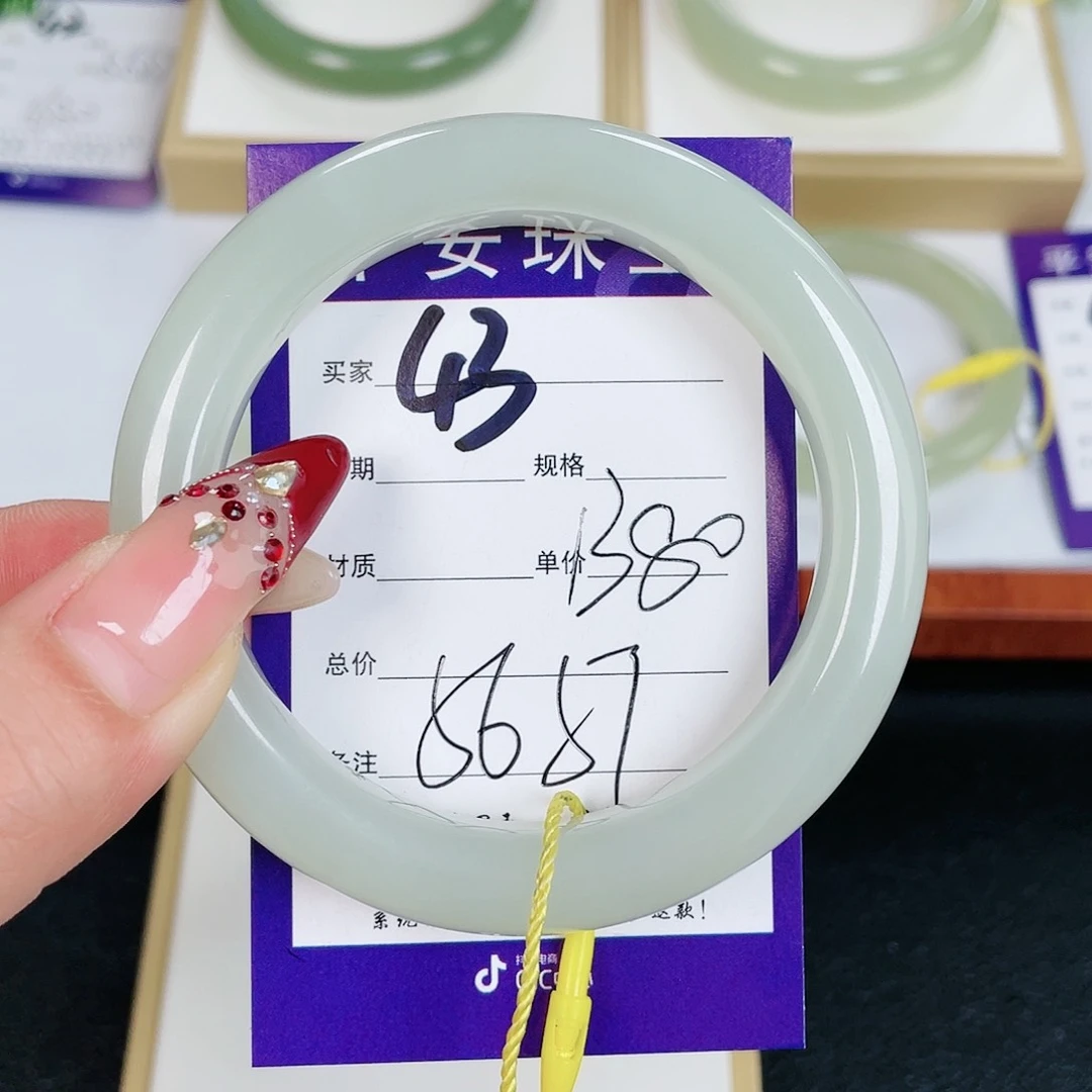 和田玉手镯未镶嵌