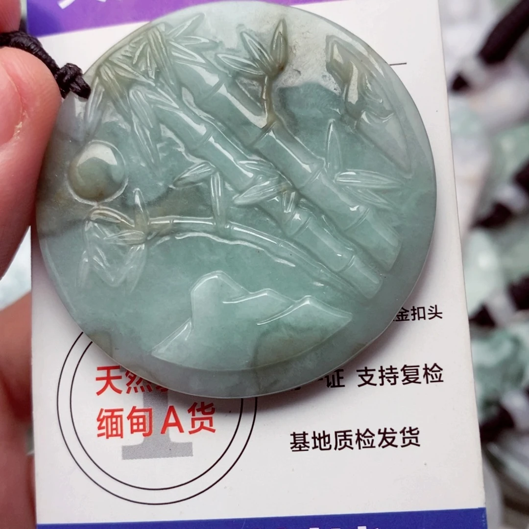 翡翠挂件未镶嵌翡翠