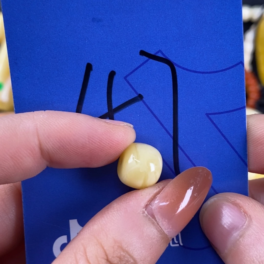 蜜蜡裸石未镶嵌东****龙蜜蜡