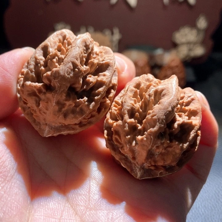 文玩核桃吊坠楸玥核85