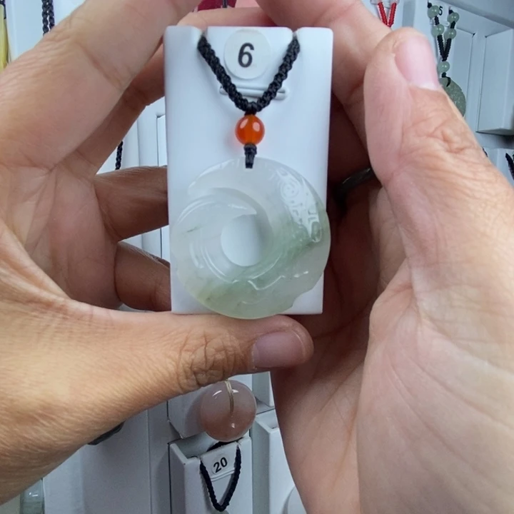 石英质玉未镶嵌颈饰