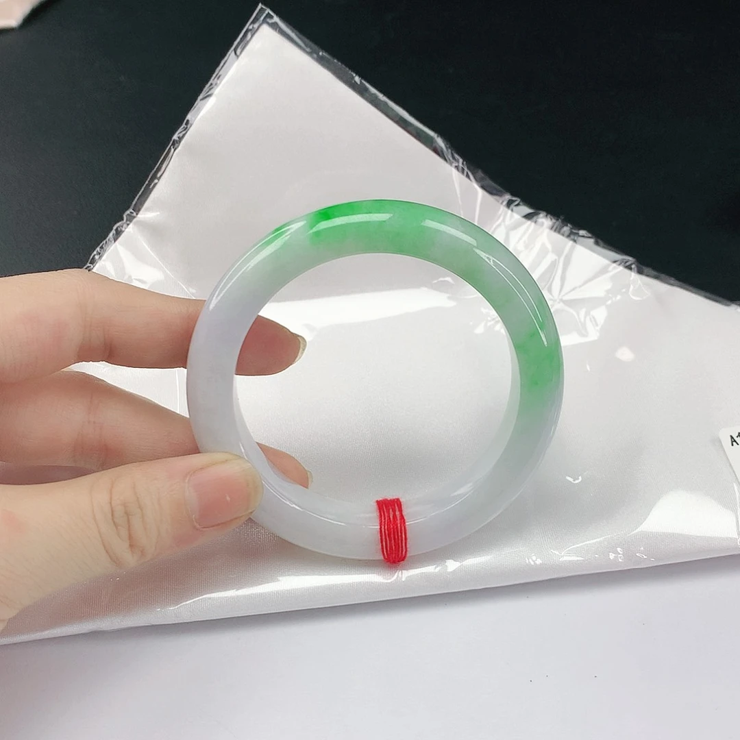 翡翠手镯未镶嵌我****?翡翠005