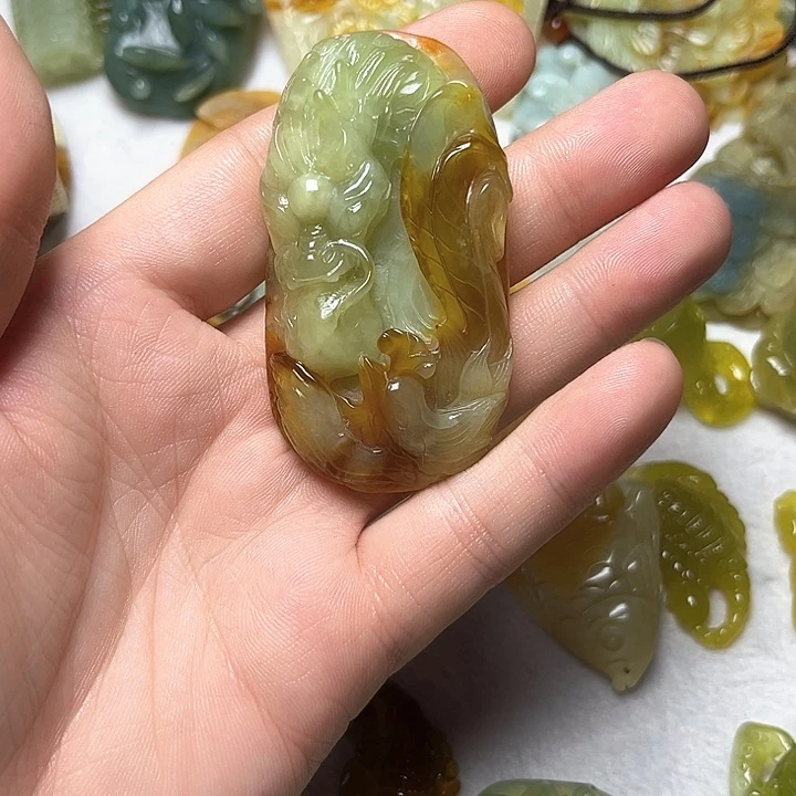 蛇纹石玉颈饰未镶嵌花****哥