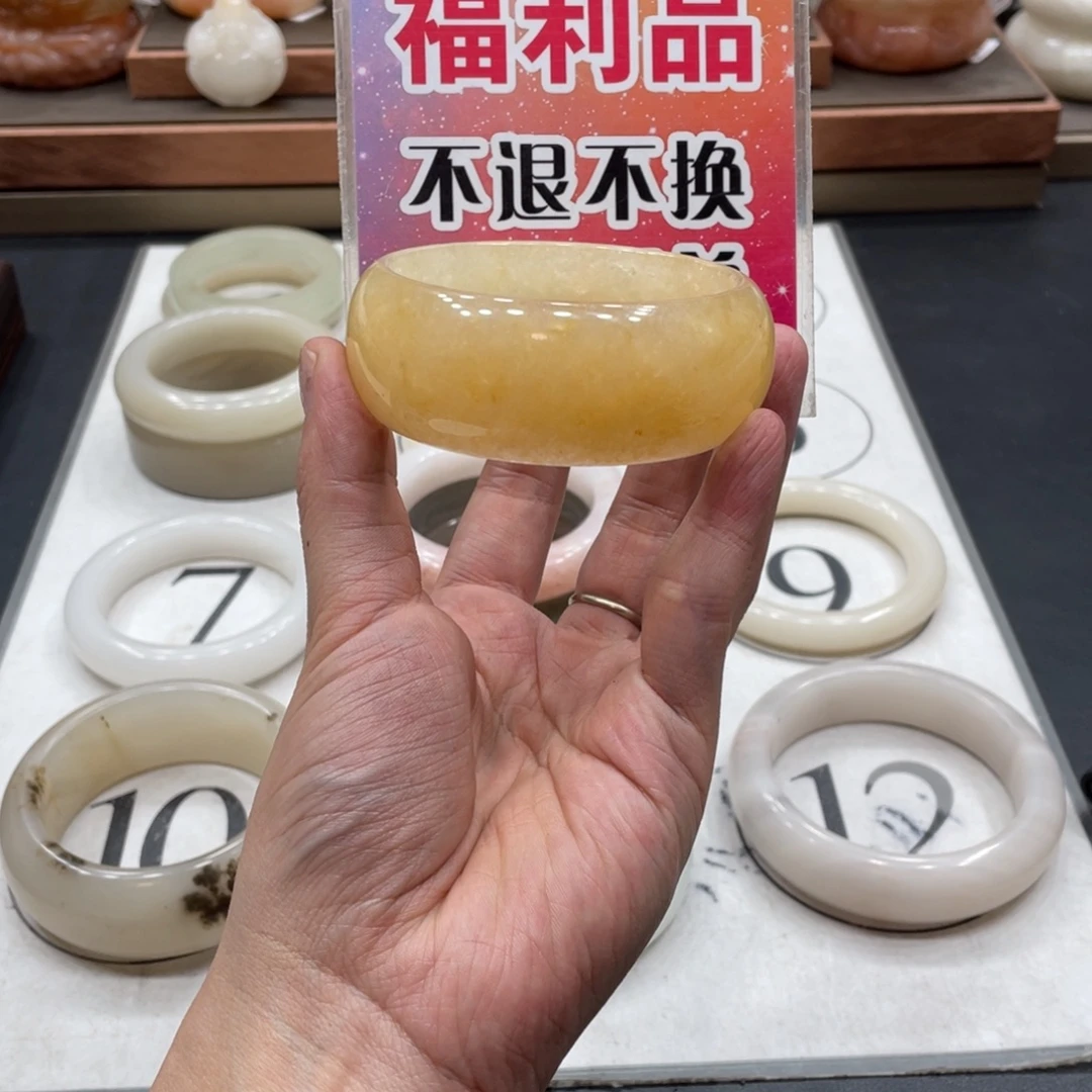 尤***叶石英质玉未镶嵌手镯