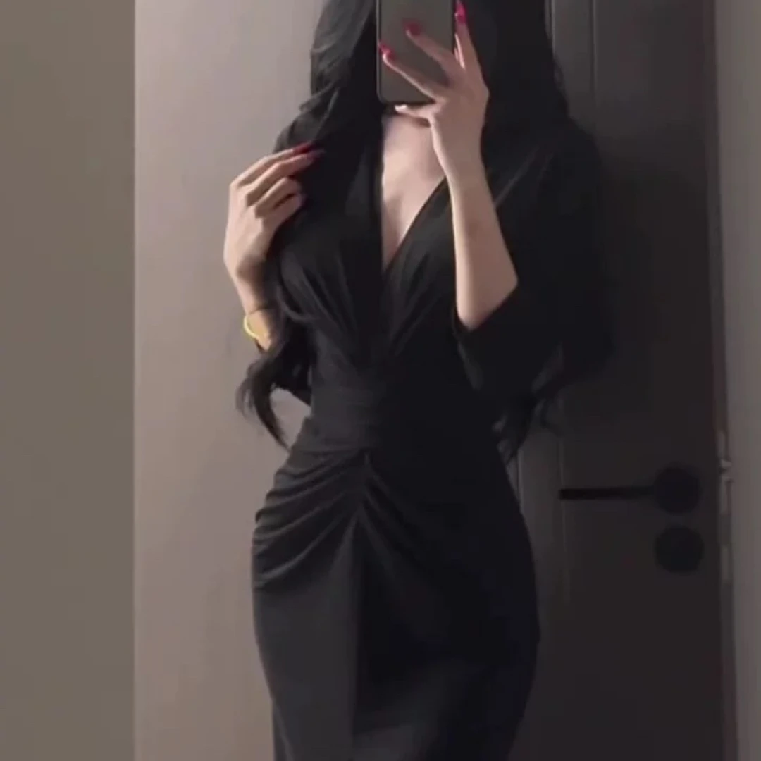 法式黑色V领连衣裙女夏性感辣妹御姐风气质修身显瘦收腰开叉长裙