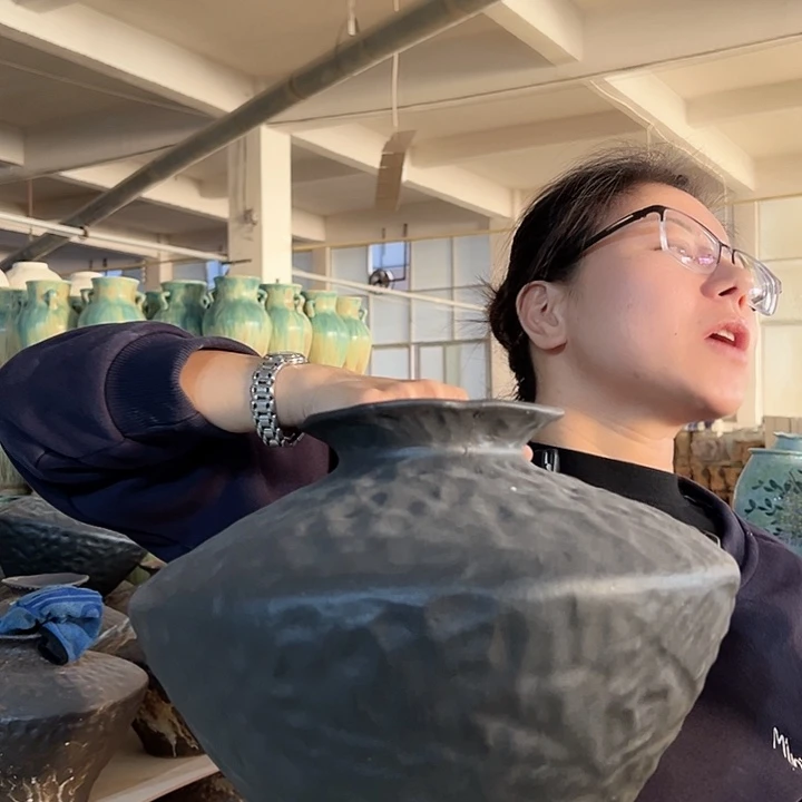 景德镇陶瓷花瓶工厂