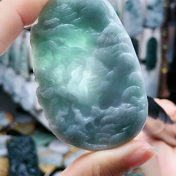 颈饰足铂镶嵌翡翠翡翠