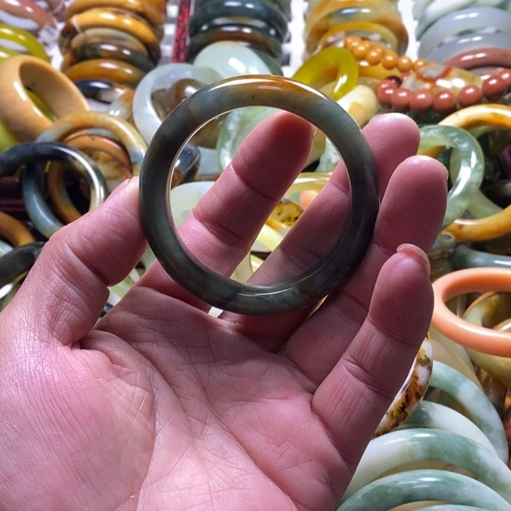 未镶嵌透闪石-蛇纹石玉手镯