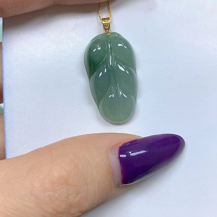 翡翠18K金镶嵌颈饰挂件