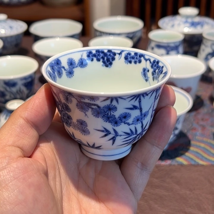 精品青花松竹梅铃铛杯口径约7.5厘米