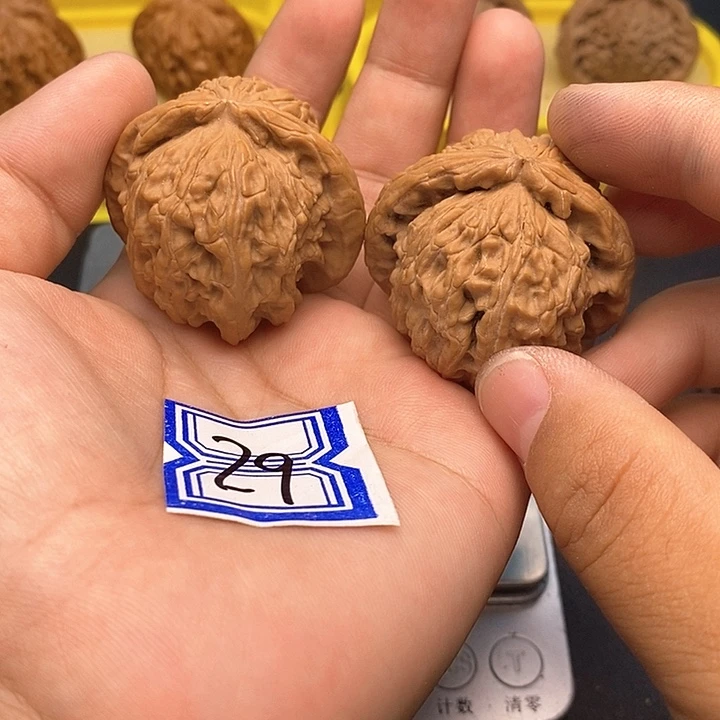 文玩核桃吊坠40白狮子