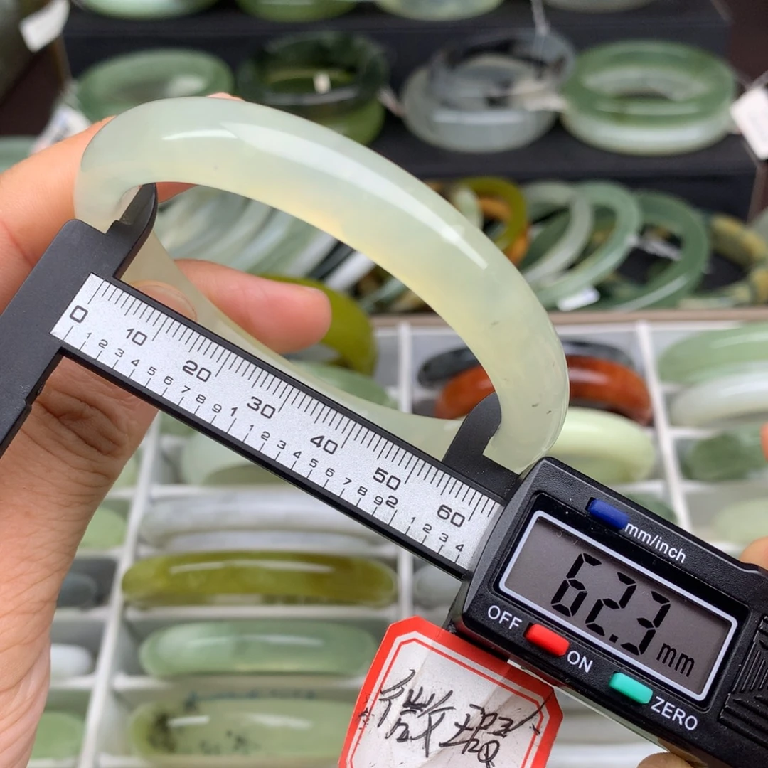 蛇纹石玉未镶嵌手镯674