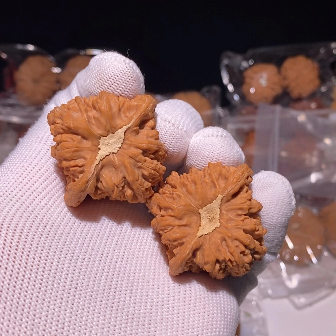 踏***梅吊坠文玩核桃三角密纹
