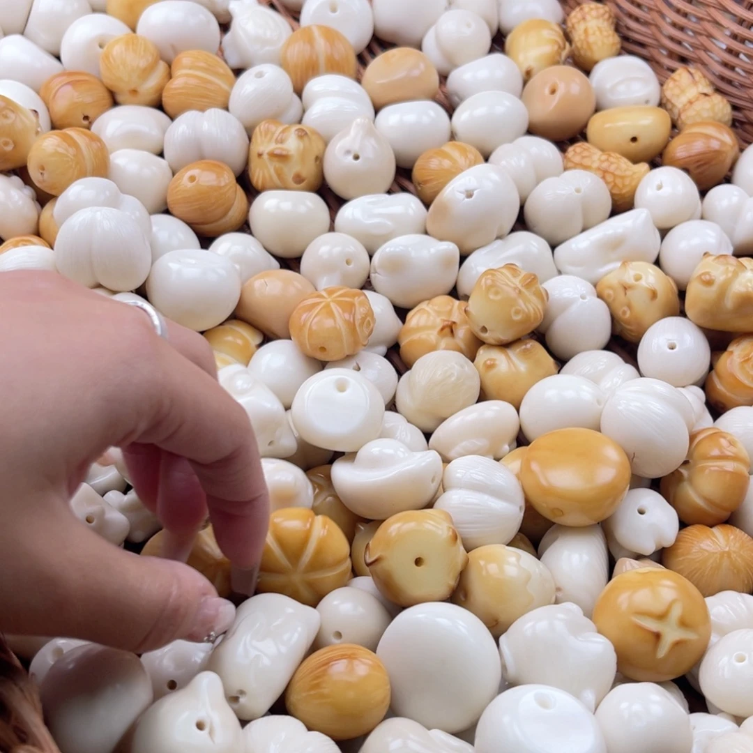 白玉菩提吊坠f瑕26-30mm3颗。牙果巨无霸