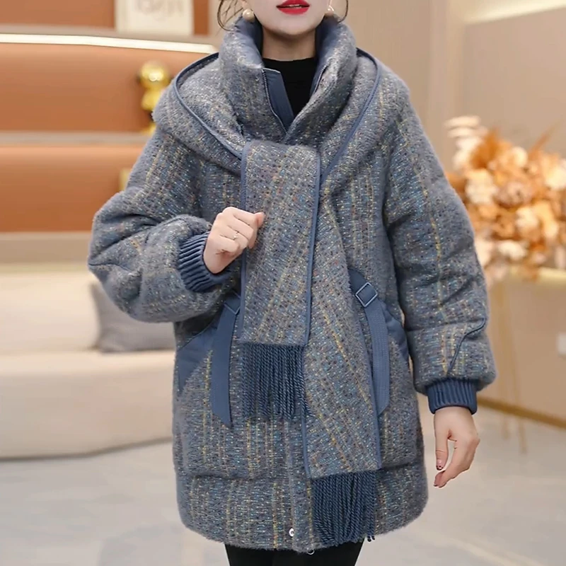 格纹围巾装饰连帽棉衣2026秋冬舒适质感保暖时尚优雅氛围感穿搭