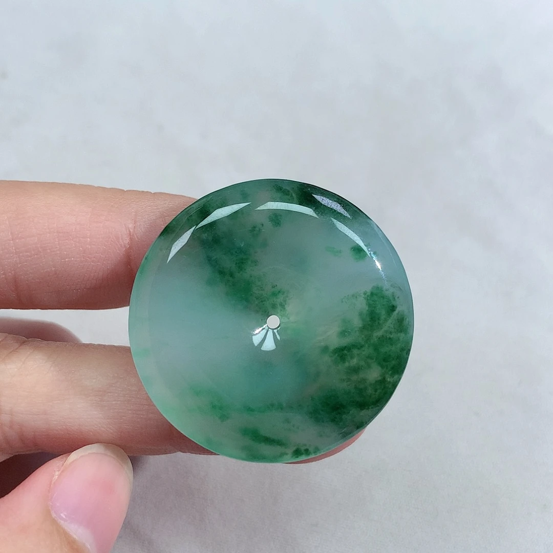 翡翠未镶嵌颈饰平安扣