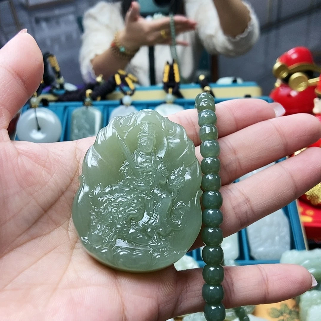 和田玉颈饰未镶嵌C****)