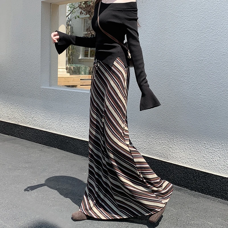 2025秋日古巴新款度假风复古条纹修身包臀裙设计感小众半身裙子