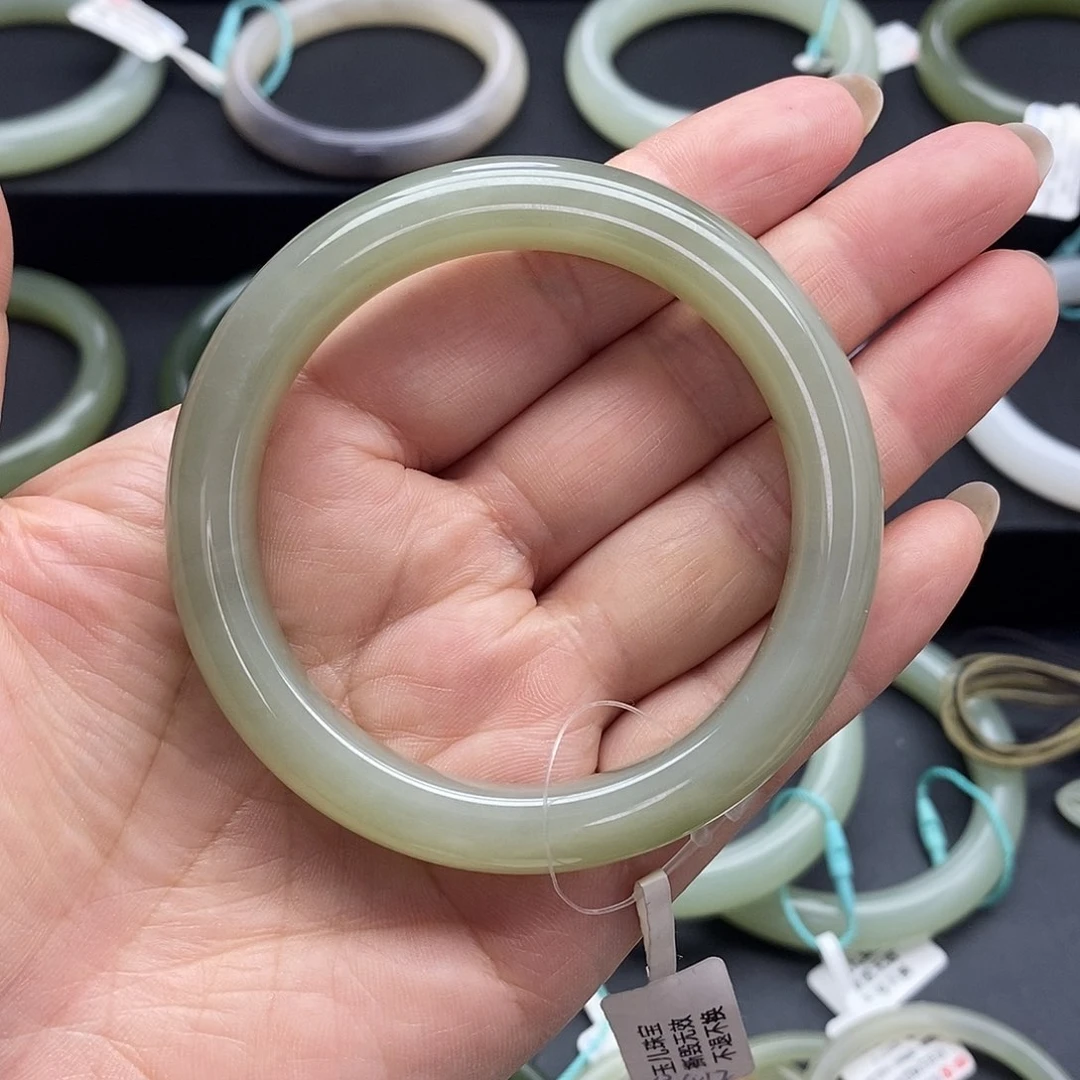 和田玉手镯未镶嵌56.57