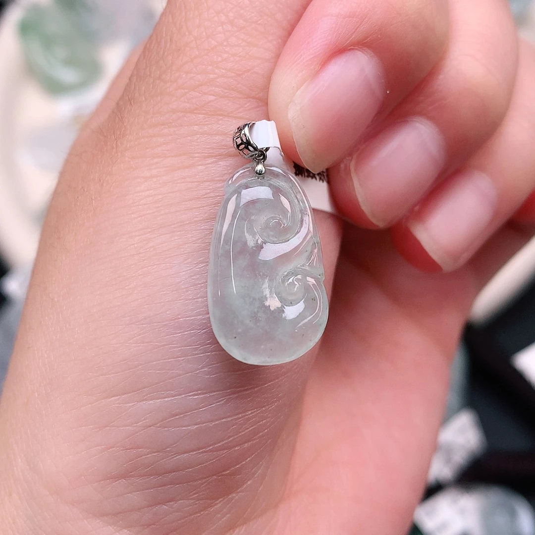 翡翠18K金镶嵌颈饰冰晴如意20.3，12.5、3.6