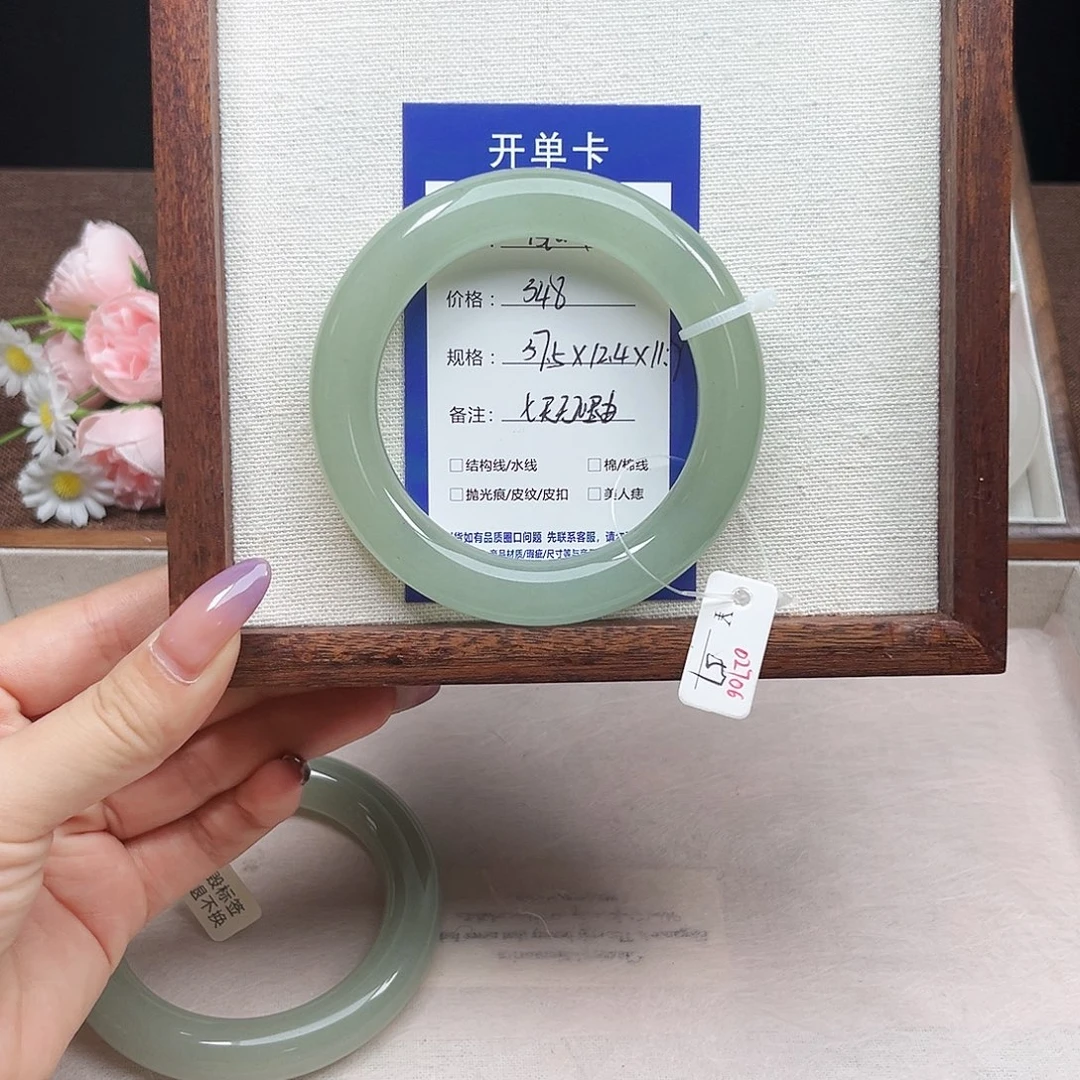 I***d未镶嵌手镯石英质玉