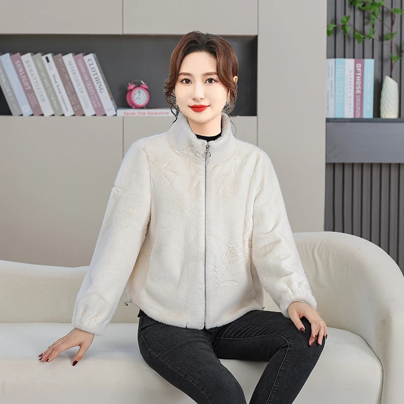 2024新款百搭毛毛一体北极貂妈妈装外套女款短款冬装女士