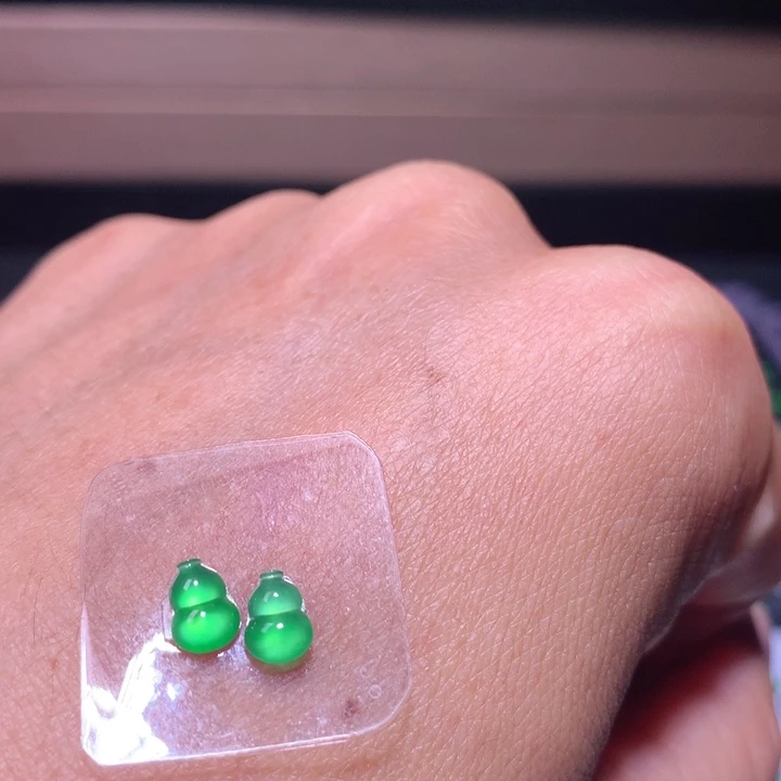 裸石翡翠甜阳绿葫芦