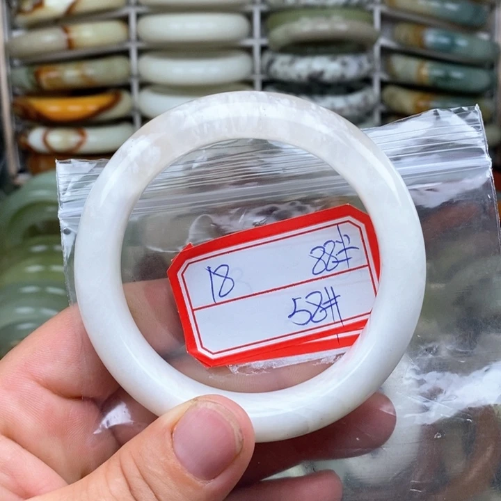 未镶嵌蛇纹石玉颈饰