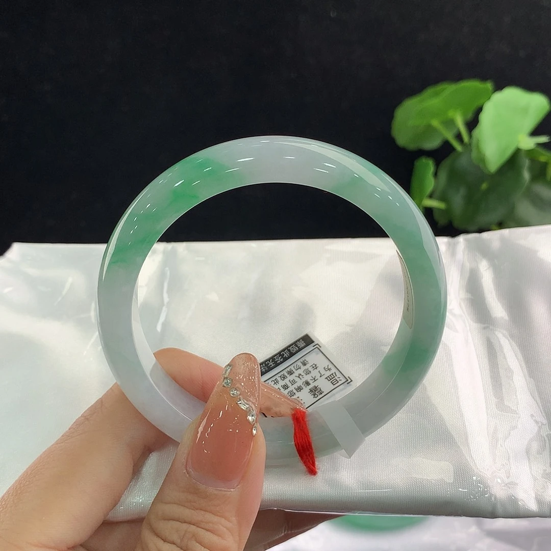 翡翠手镯未镶嵌正57