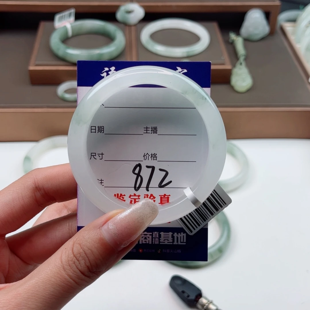 石英质玉手镯未镶嵌栗*