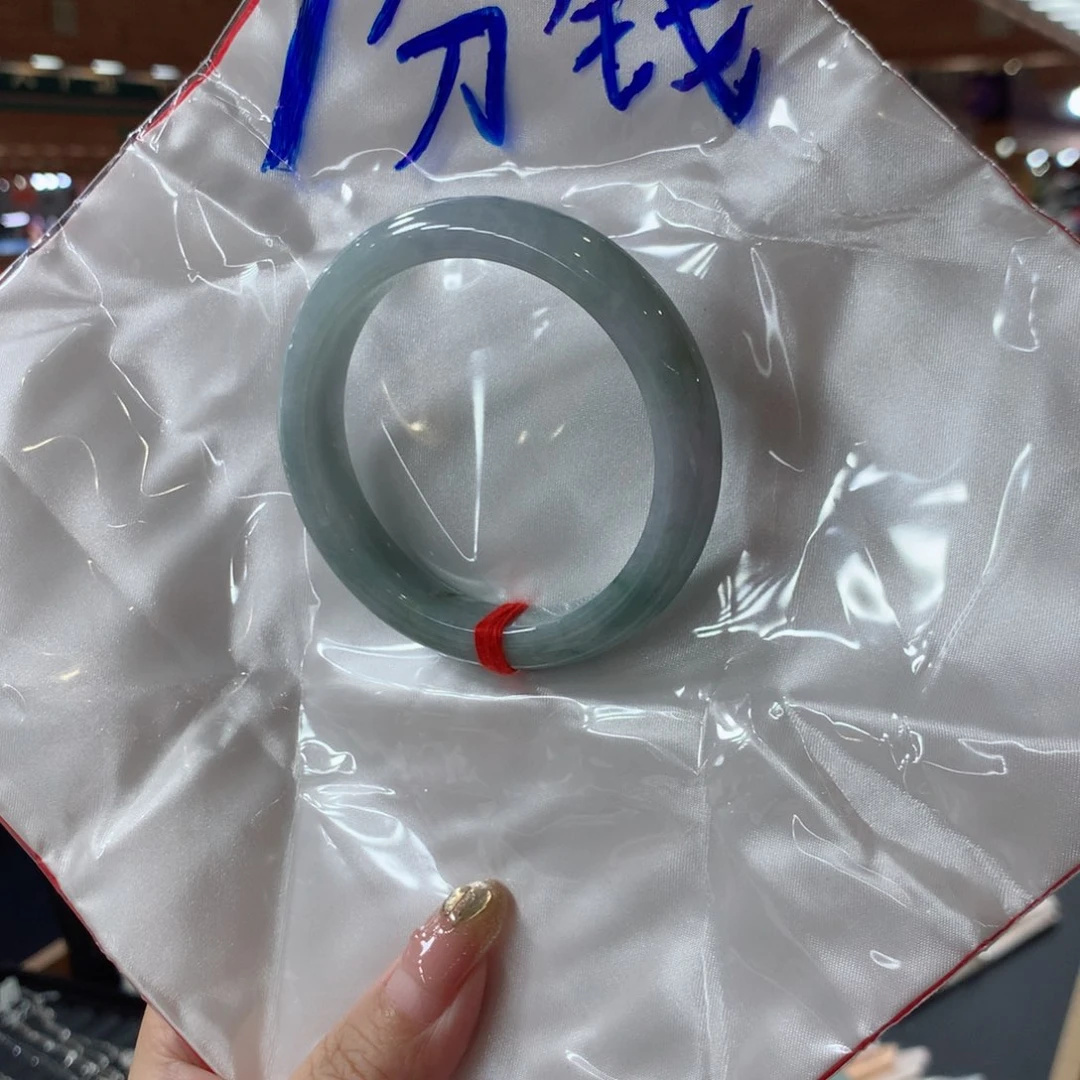 鱿****翡翠未镶嵌手镯买断