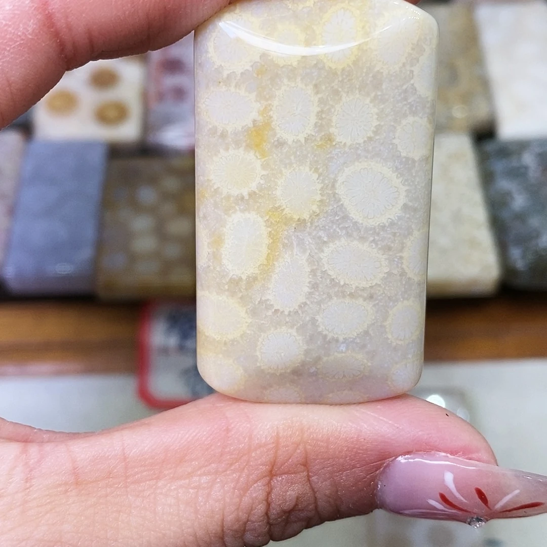 硅化玉颈饰合金不**雨