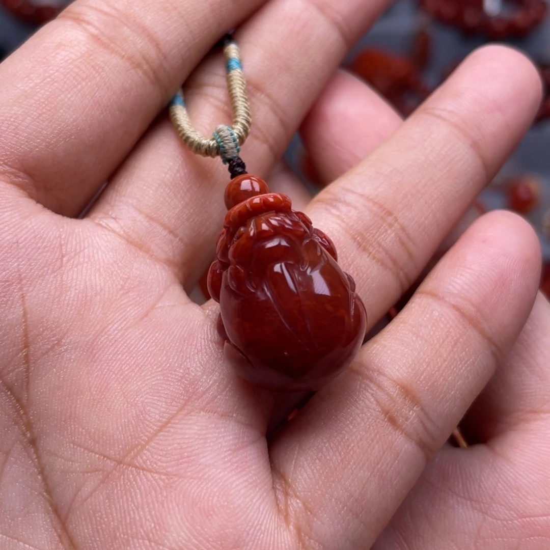 南红玛瑙未镶嵌珠宝奇石貔貅吊坠