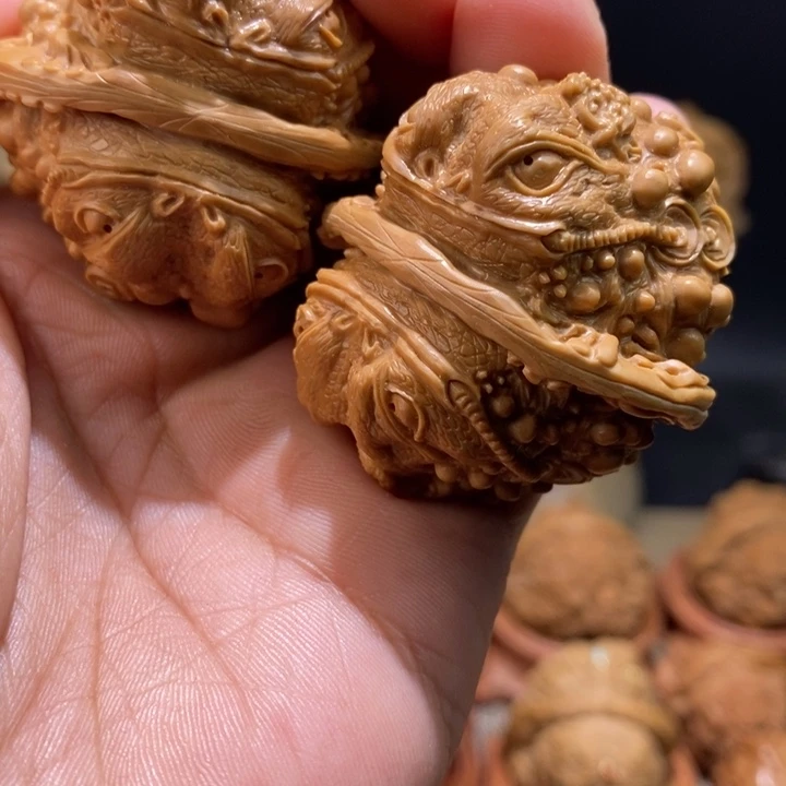 核桃把件:****:纯手工雕刻文玩核桃