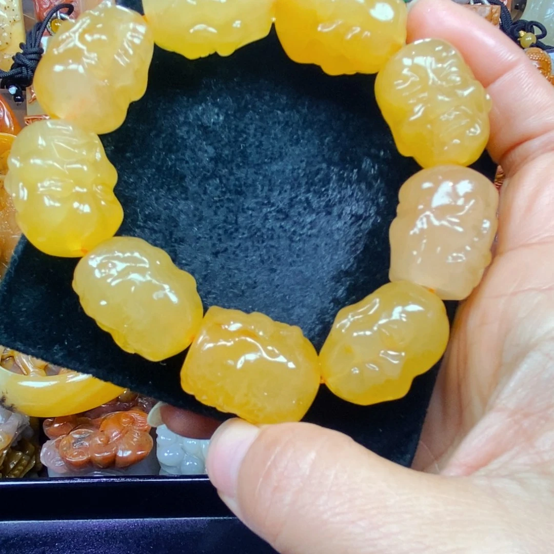 未镶嵌石英质玉（黄龙玉）颈饰