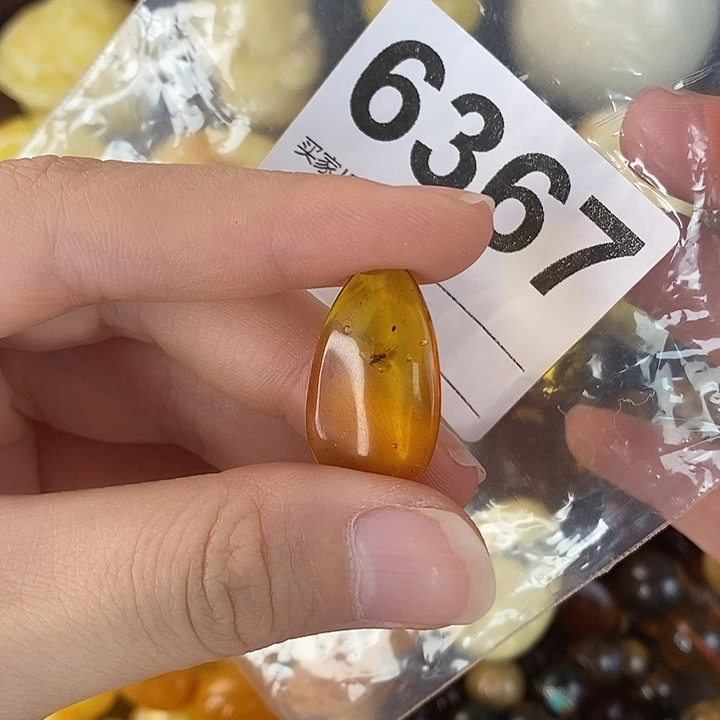 蜜蜡未镶嵌珠宝奇石