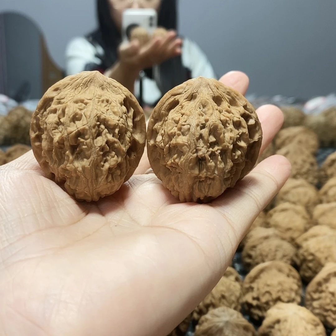 文玩核桃吊坠牡丹纹38+