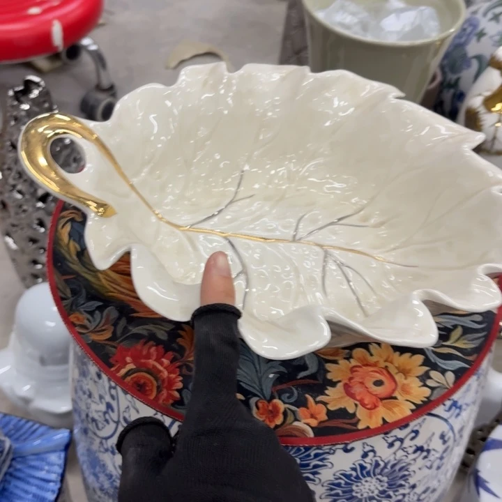 微瑕青花瓷器值得购买