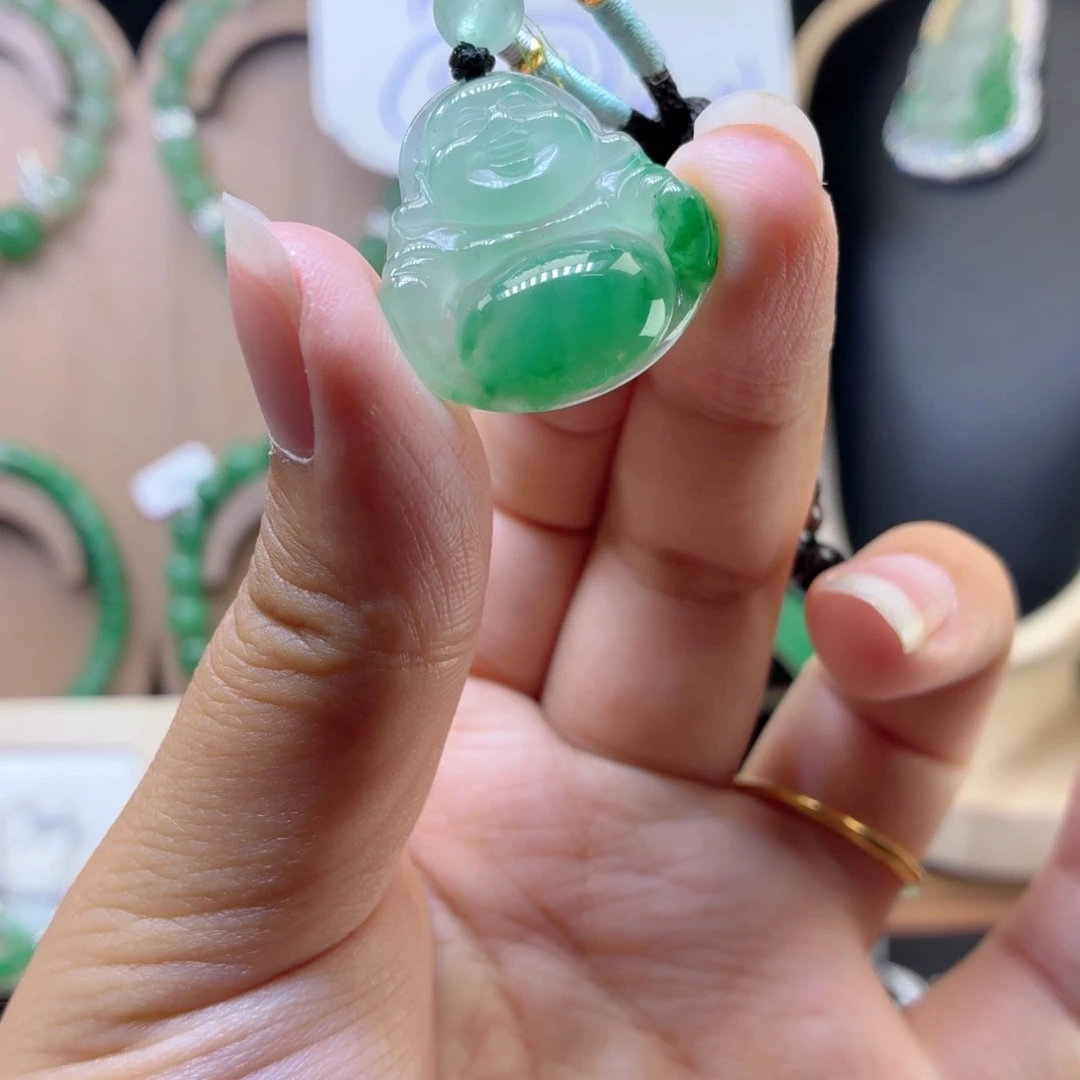 石英质玉（非洲翠）未镶嵌颈饰