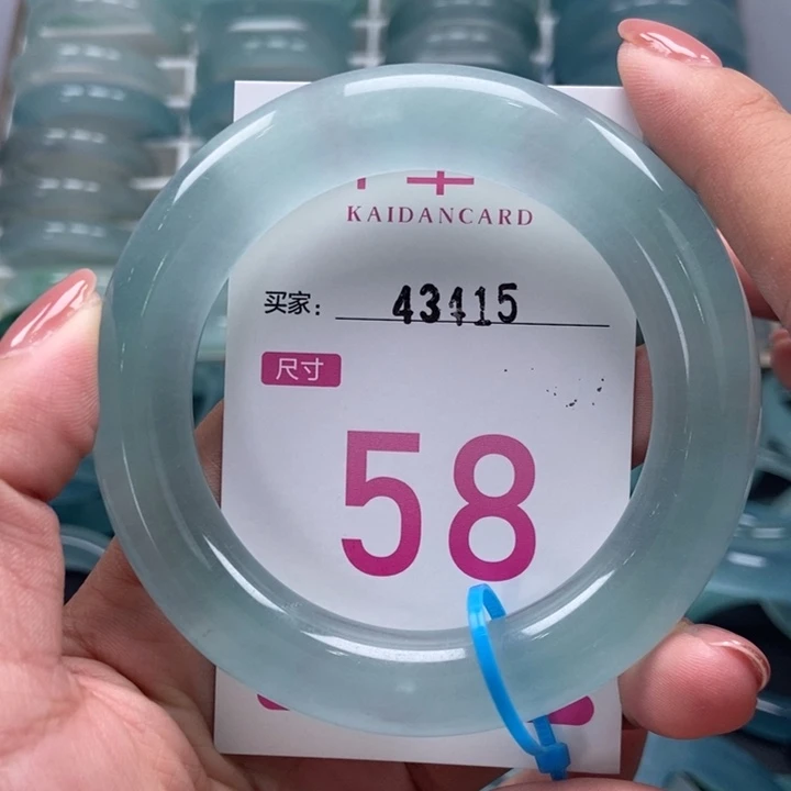 石英质玉手镯未镶嵌四**子