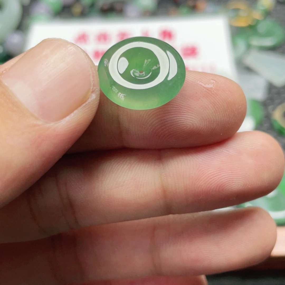 赵***猫翡翠未镶嵌颈饰翡翠