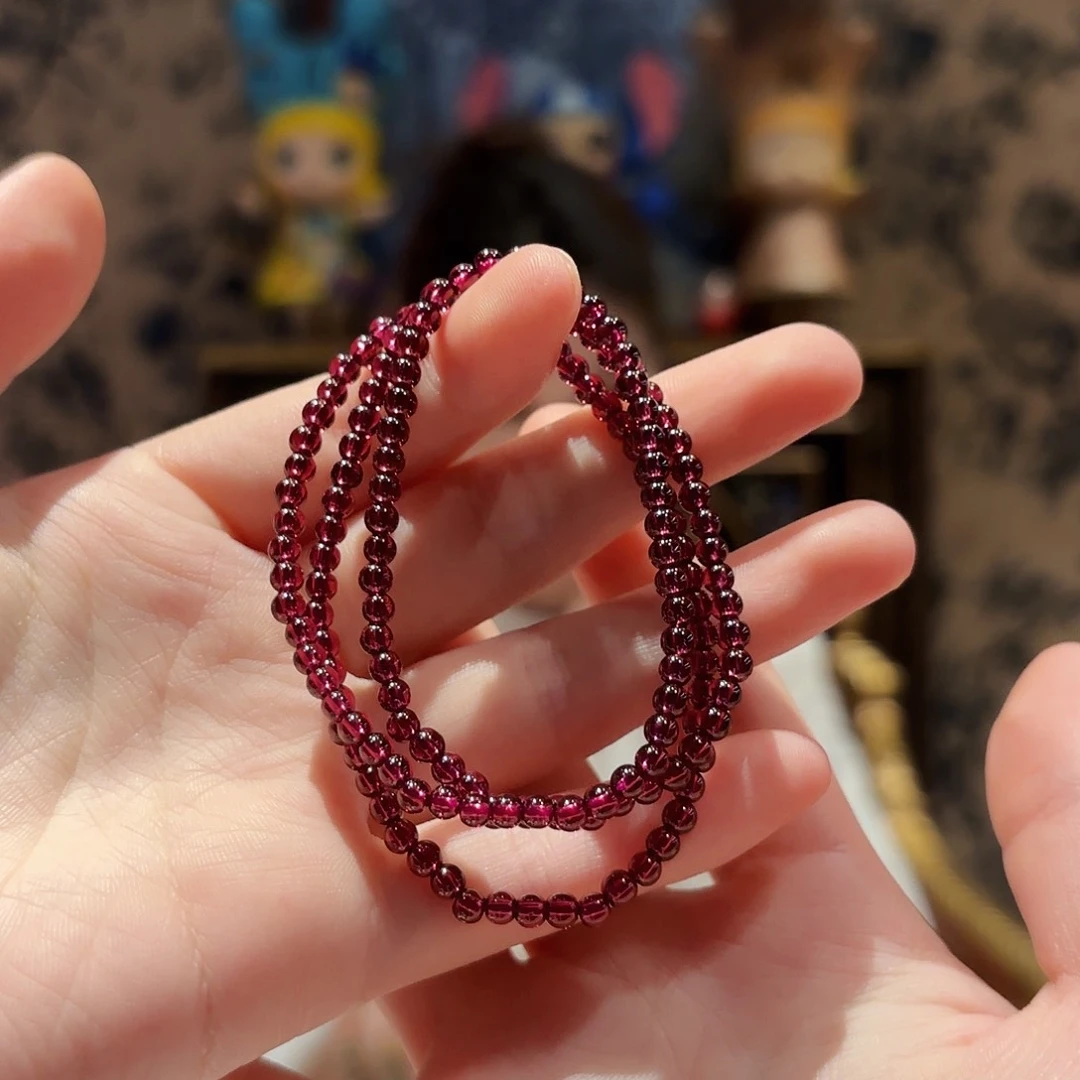 颈饰未镶嵌石榴石多样性发其一