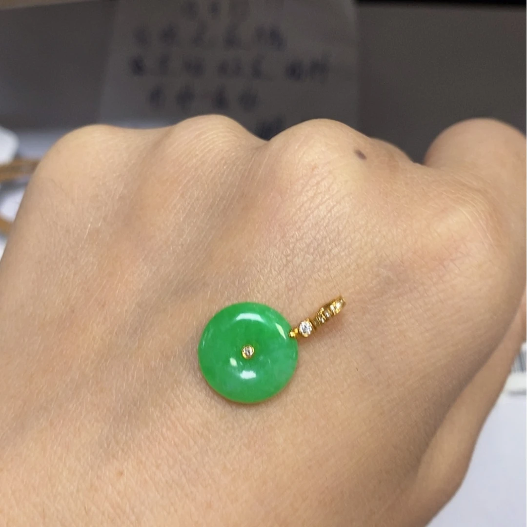 【闪购商品】颈饰18K金镶嵌翡翠l****乐吊坠