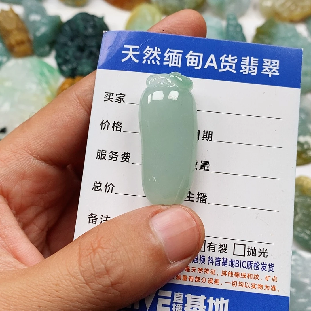 翡翠未镶嵌颈饰福瓜