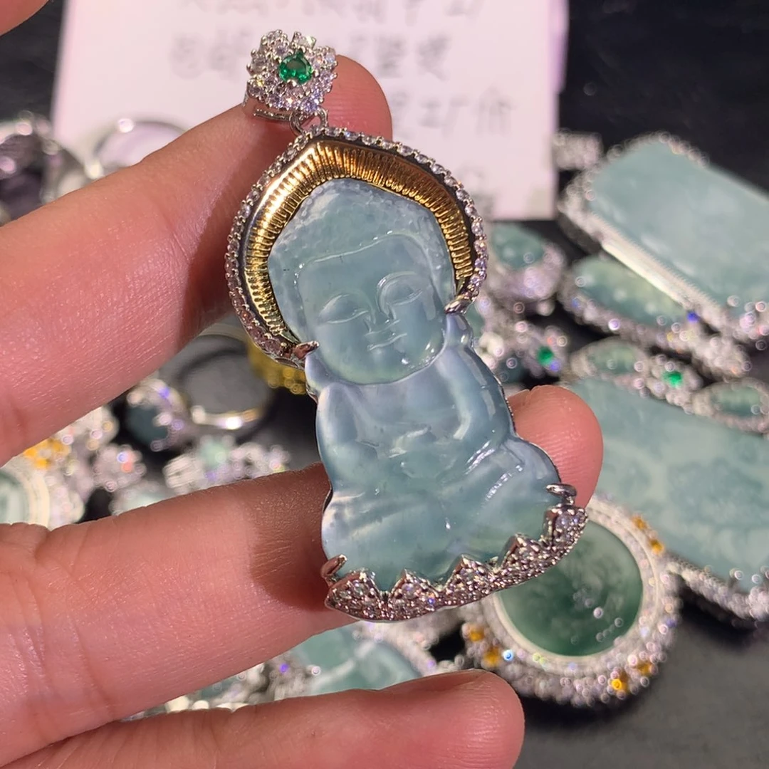 翡翠颈饰未镶嵌宝宝佛