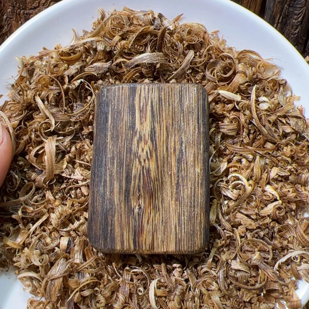 沉香碎屑沉香白棋素牌11.4克
