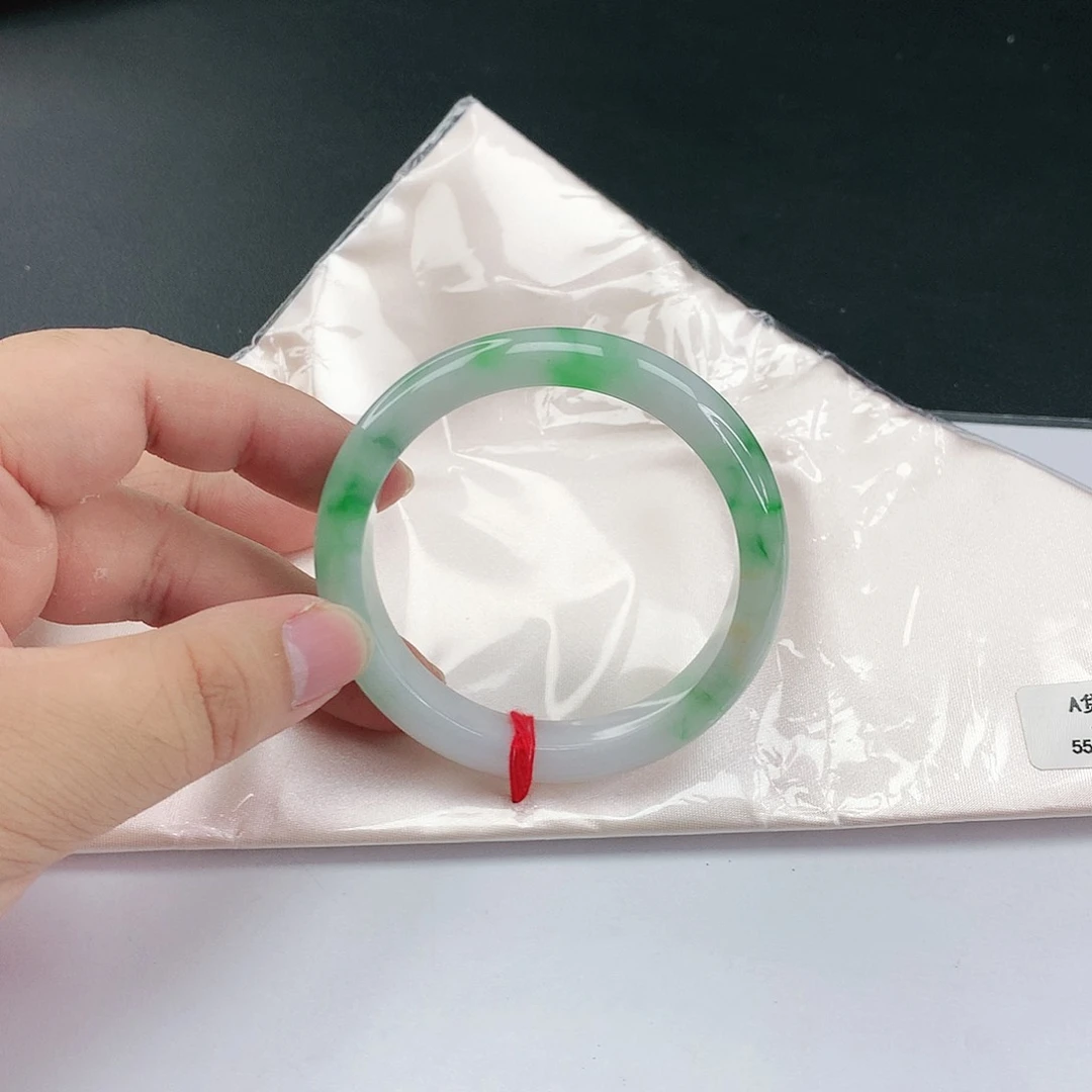 翡翠手镯未镶嵌翡翠052