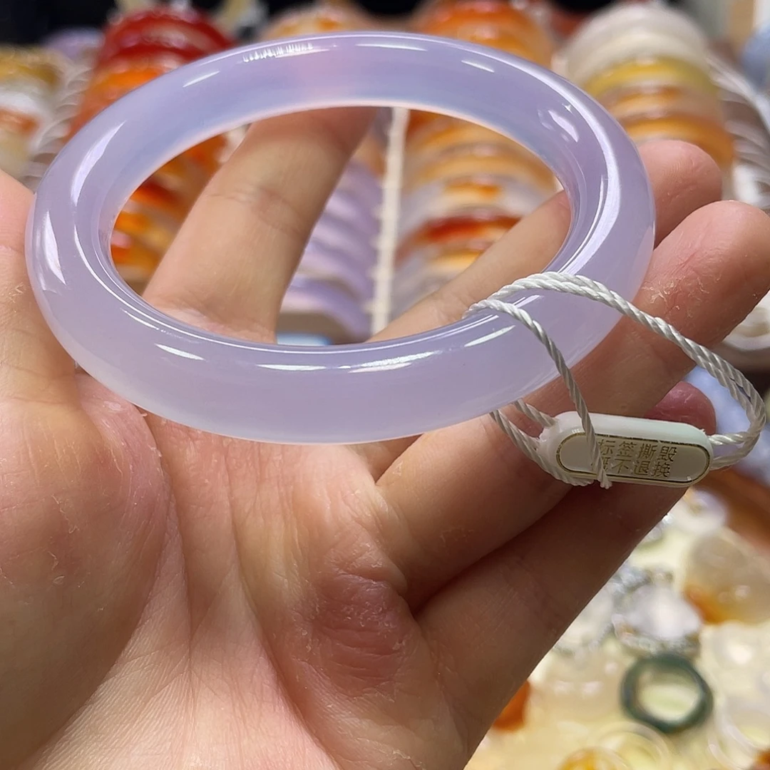G***°玛瑙/玉髓未镶嵌手镯不同角度不同光线下色不同