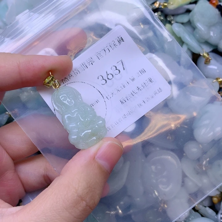 吊坠(不含链)未镶嵌翡翠